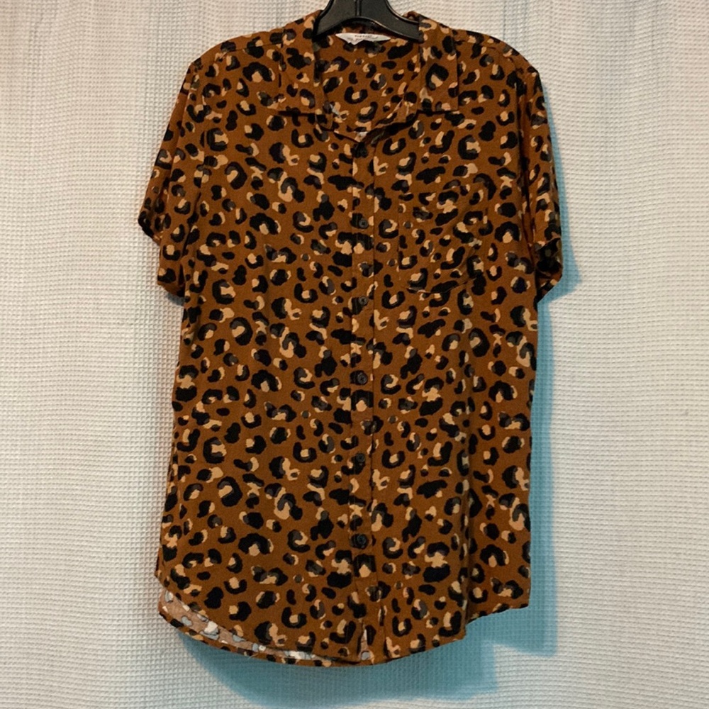 Men’s casual button down shirt